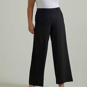 LEE WOMEN'S ULTRA LUX WIDE LEG PANT
Black high waisted trousers